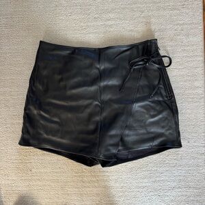 Abercrombie & Fitch Black Skorts High-Waisted